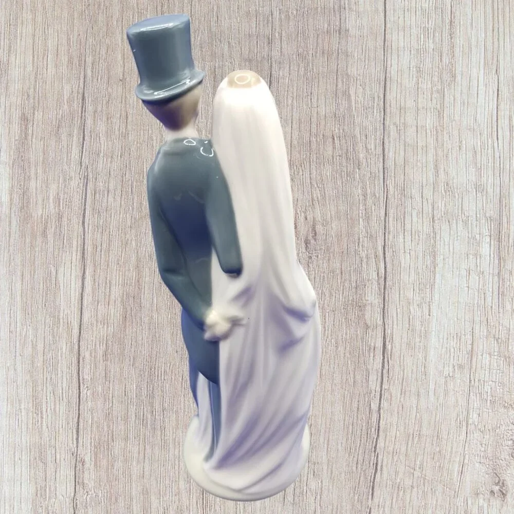 Lladro Vtg  Porcelain Bride & Groom Figurine Statue Cake Topper